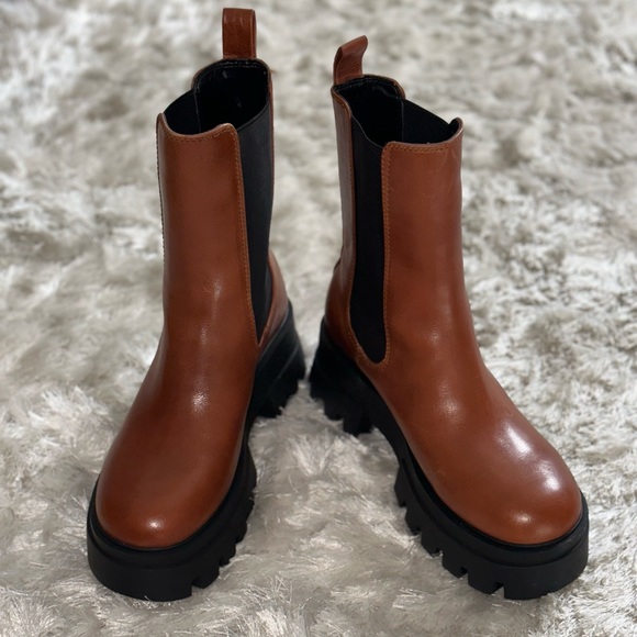 Brown with black accents, brand new Women’s Gianni Bini combat boots size 8.5 - Picture 1 of 3